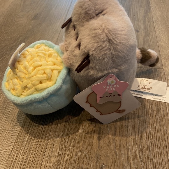 BNWT GUND Pusheen the Cat Plush 10th Anniversary Ramen 6 inch - Picture 2 of 7